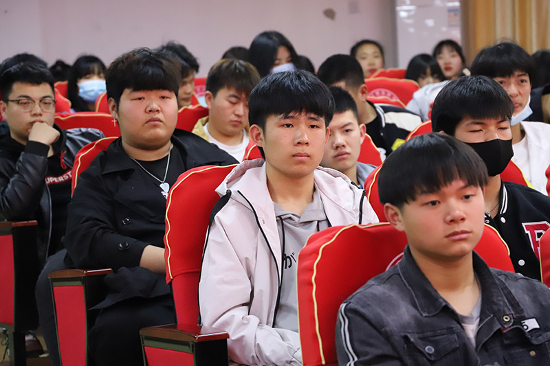 倾听心声 共话发展我校召开本学期第一次学生座谈会