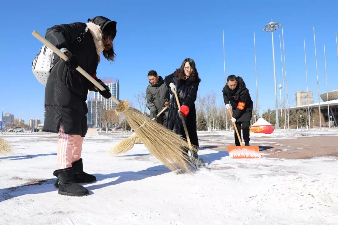 开展除冰雪志愿活动