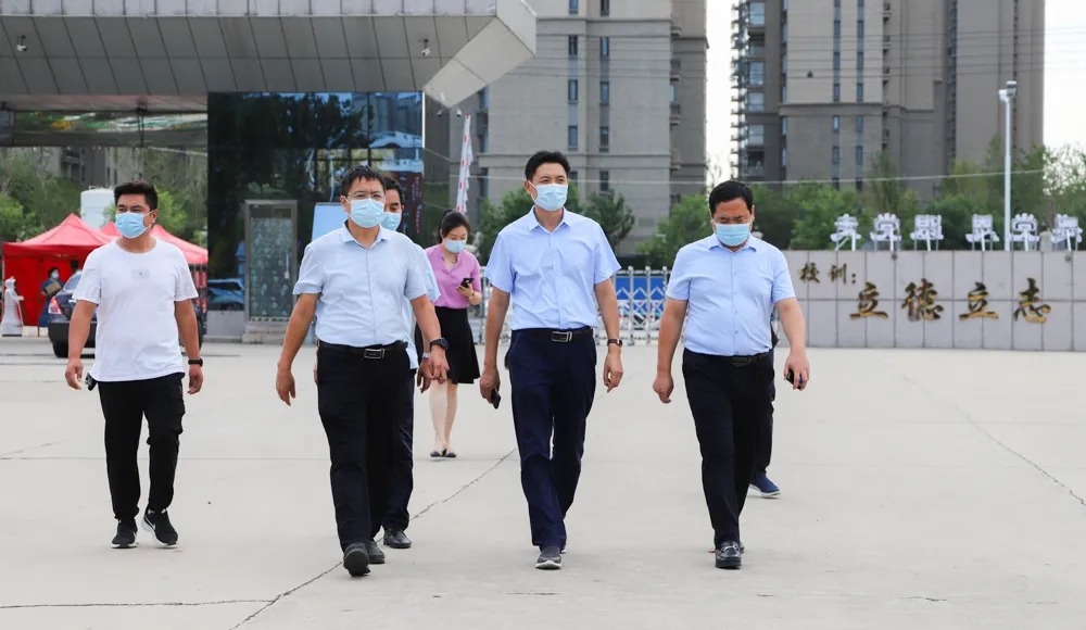 周口市教体局褚严明一行到我校调研指导疫情防控工作