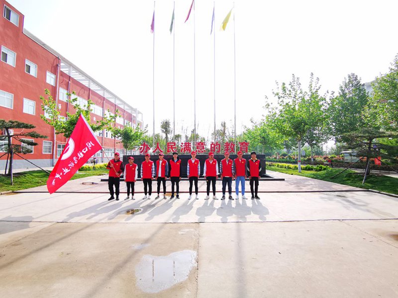 周口市联营职业中等专业学校深入社区协力创城