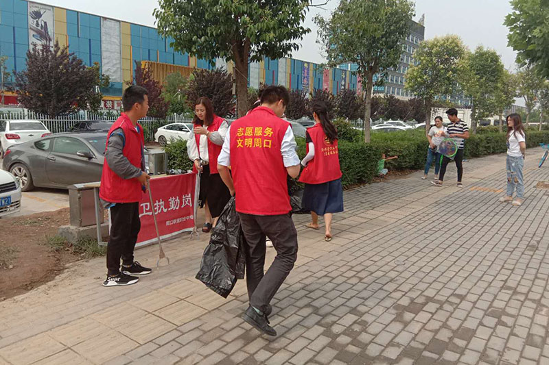全体师生共参与，坚决打赢创卫攻坚战