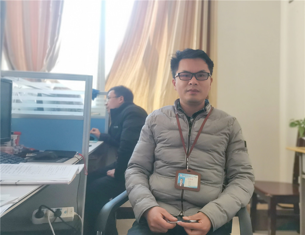 不是父母胜似父母的好老师——钱燕伟